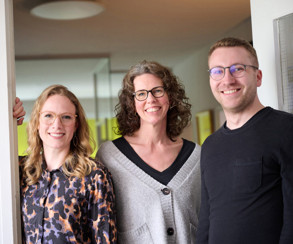 maya simone und Jan am Eingang